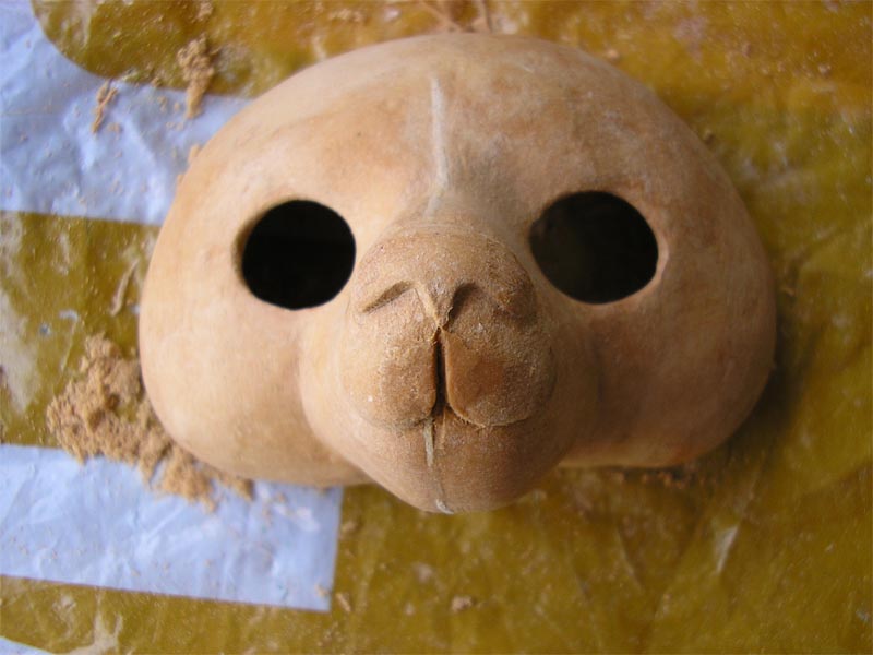 figurine panda en cours de fabrication