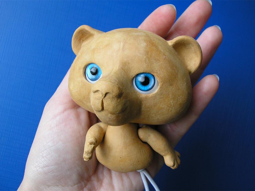 figurine panda en cours de fabrication